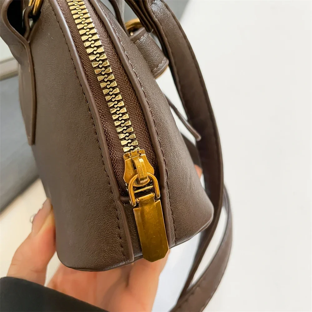 حقائب صغيرة الحجم بمقبض علوي للنساء بتصميم مشبك حزام كتف صغير عبر الجسم حقيبة فاخرة محافظ وحقائب يد