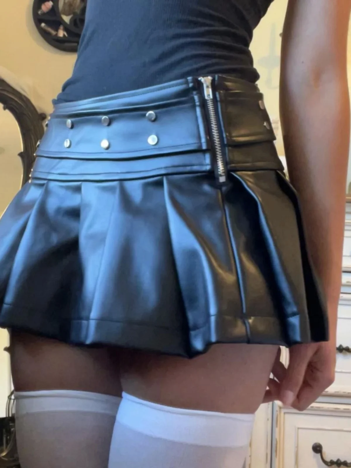 

Плиссированная юбка из искусственной кожи в стиле панк с заклепками и поясом Street Faion, длинная юбка трапециевидной формы с низкой талией для молодых женщин в 20 лет