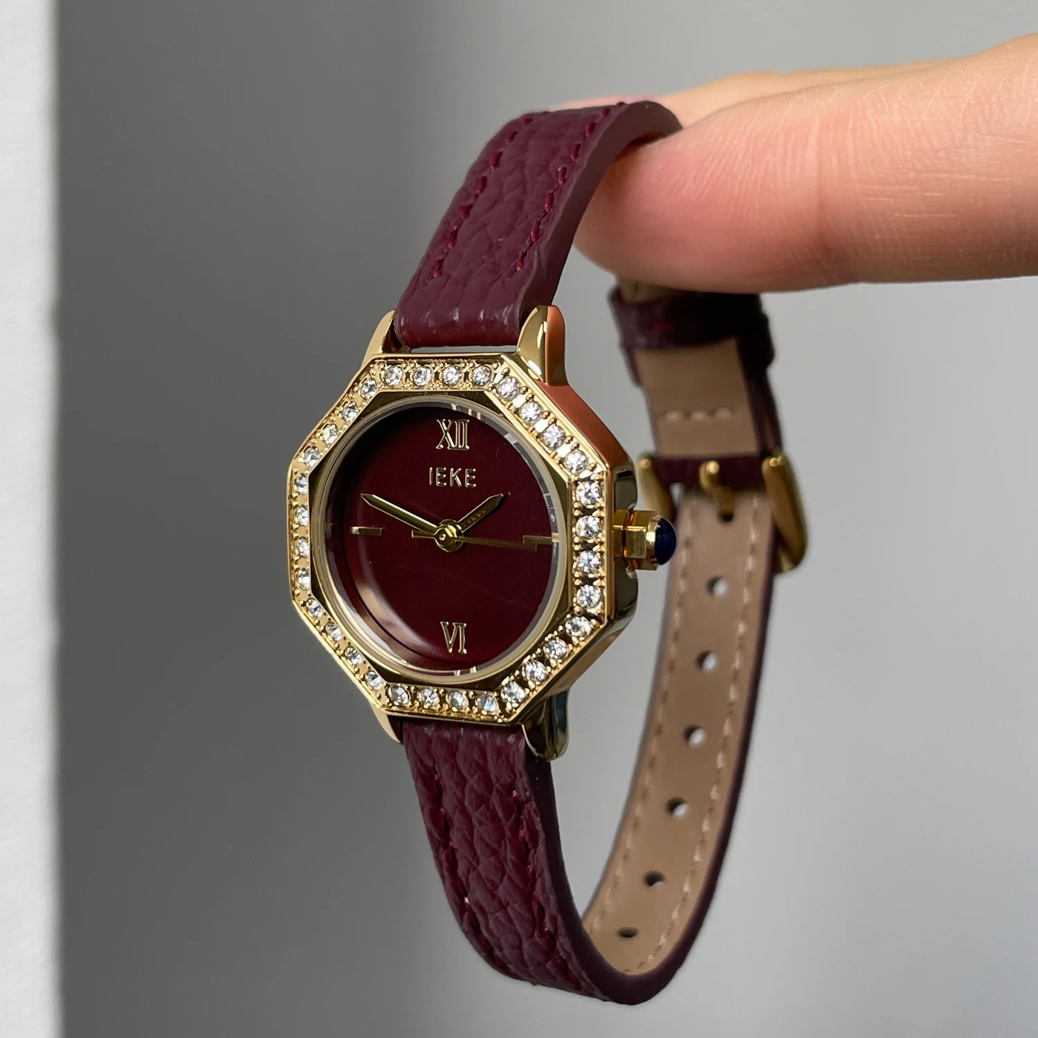Luxury Design Watch Art High Quality Watch Trendy Dial Fashion Elegant Red Leather Strap Quartz Women's Watch Birthday Gift