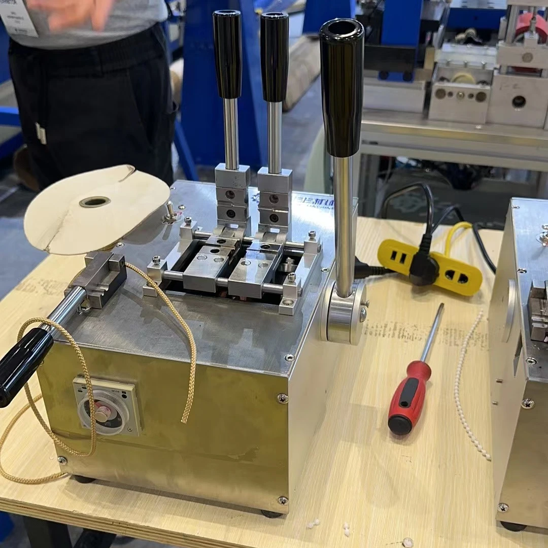 

Удаленная автоматизация Роликовые жалюзи Шнур Цепной шарнир, машина для резки и сварки с двигателем в качестве основного компонента