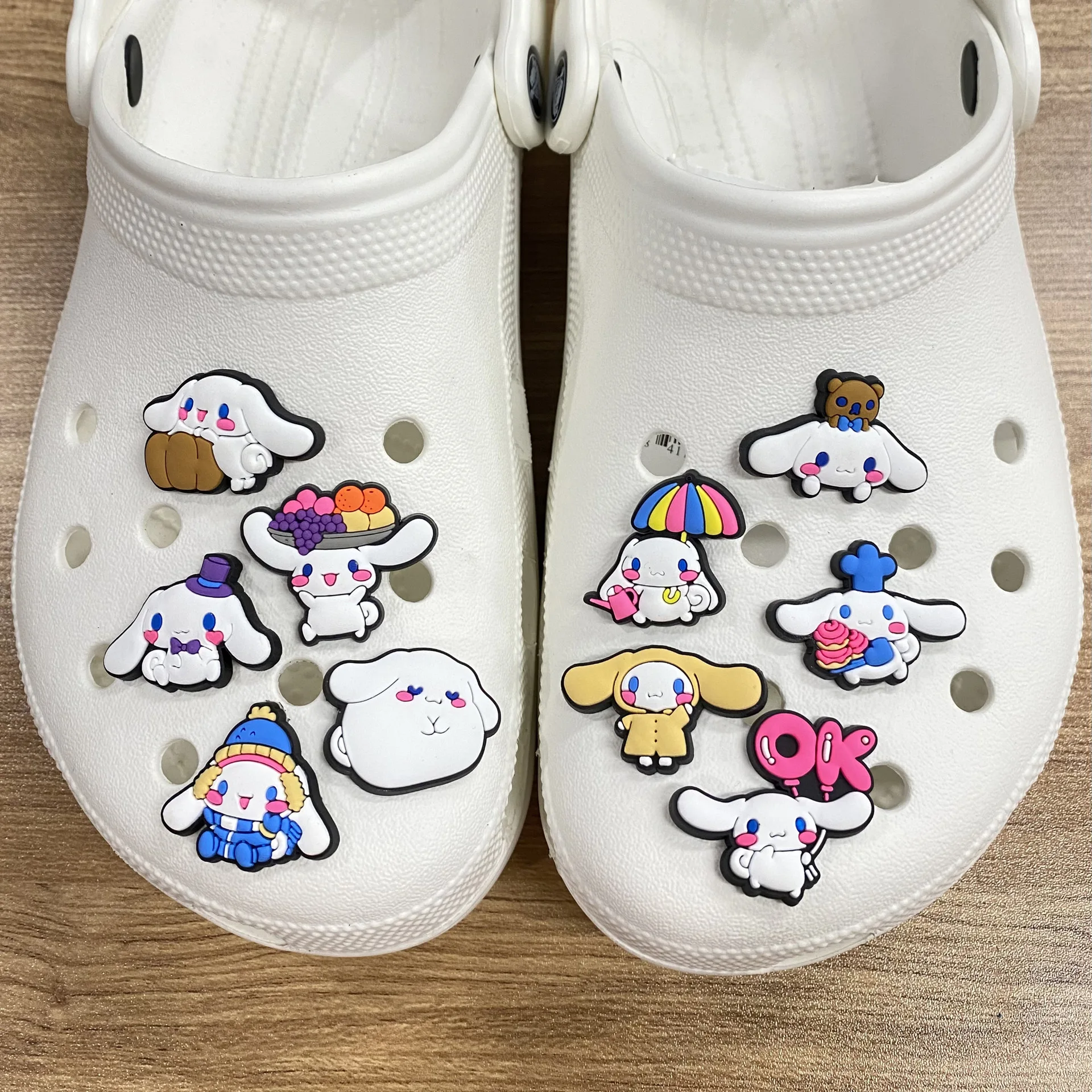12/20PCS Cute hello kitty Cinnamoroll Shoe Charm Mix Wholesale PVC Decor bag wristband Buckle Detachable Waterproof To Xmas Gift