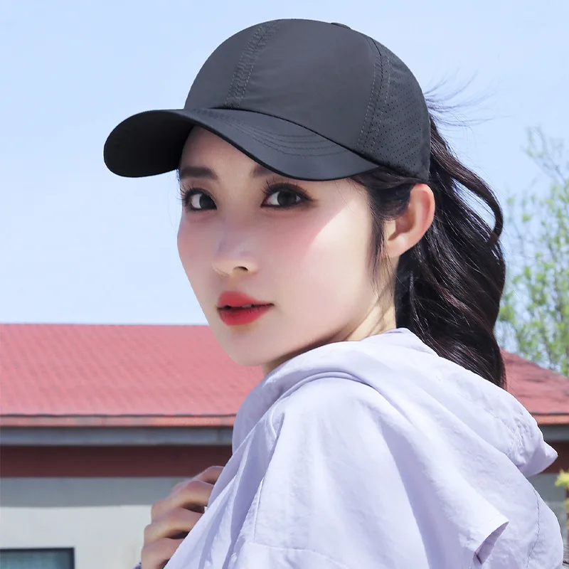 A high ponytail baseball cap for women's outdoor sports, a light, quick-drying, breathable mesh baseball cap, and a sunshade and