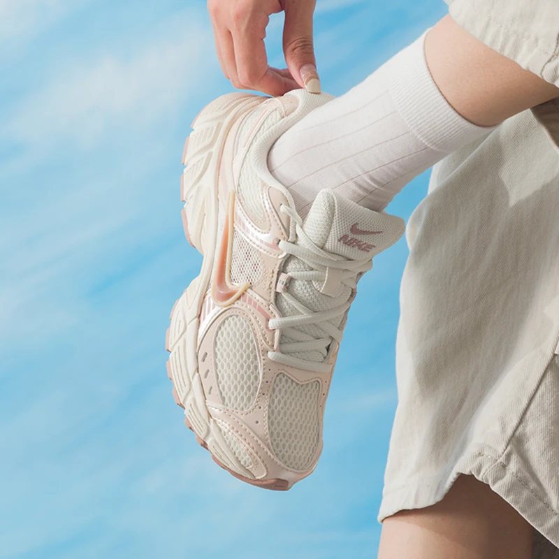 

Женская спортивная обувь Nike (Nike) V5 Rnr, модная обувь для папы в стиле ретро, повседневные, легкие и удобные кроссовки Ih5088-001