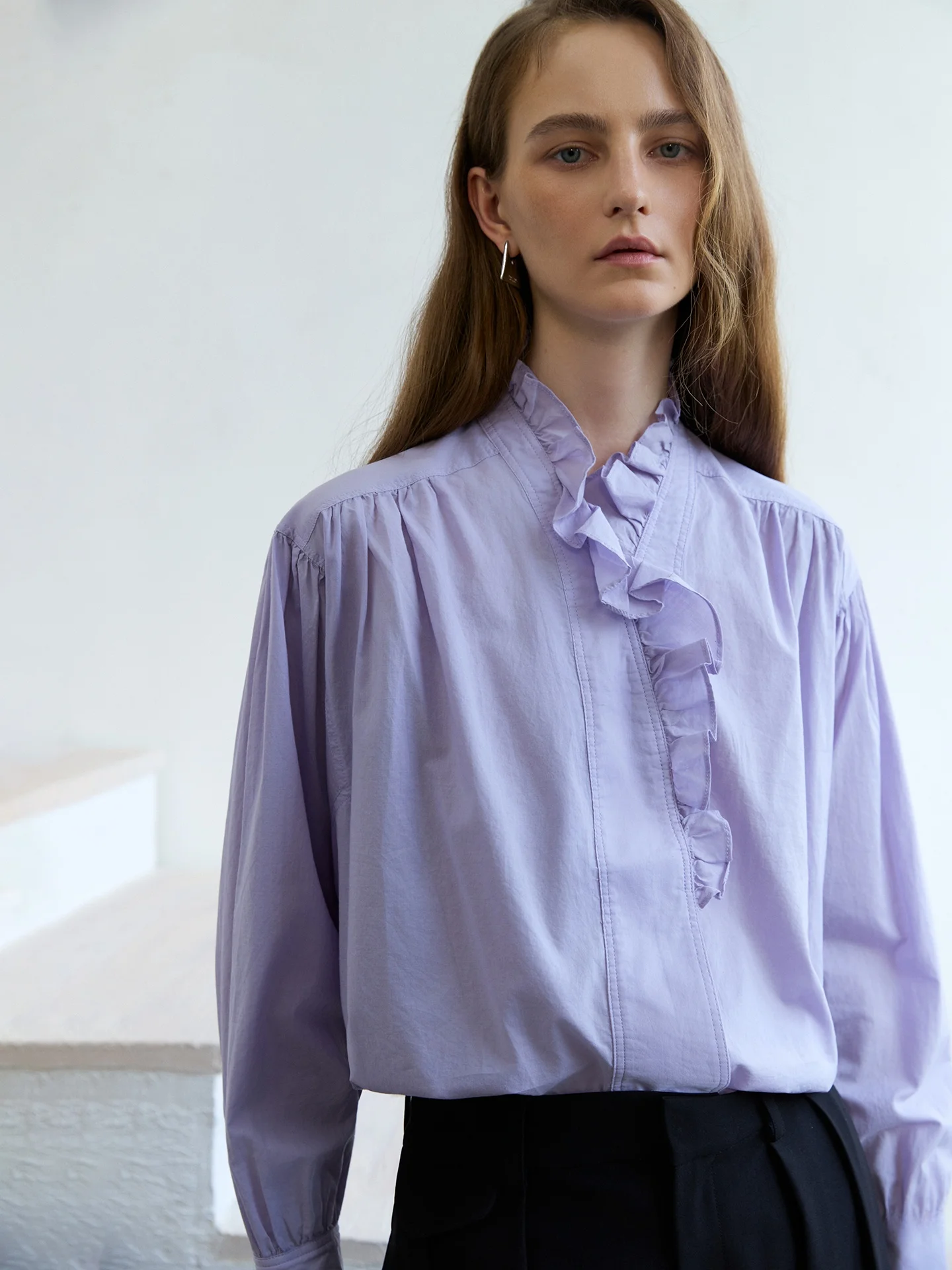 

Oz Retro 2-Color Wooden V-Ne Loose Long Sve Pure Cotton Women's irt Early Spring Top Clean Fit Button up