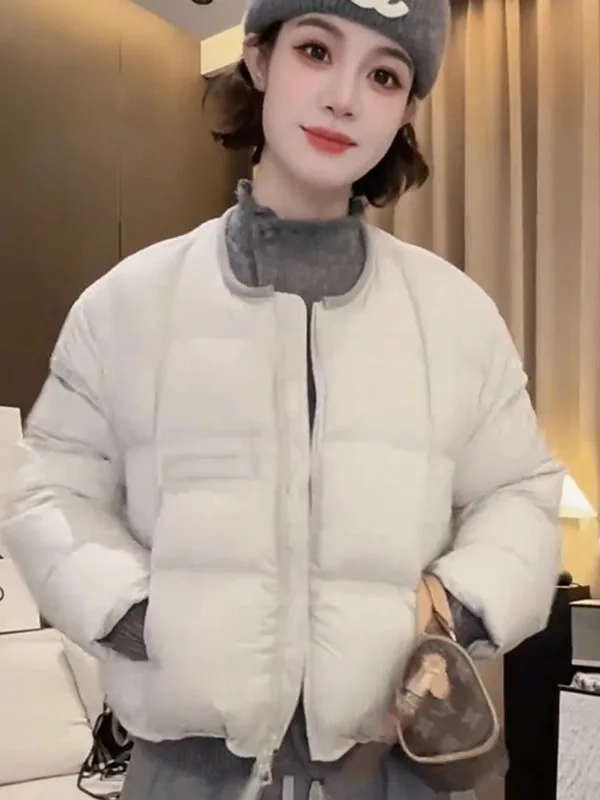 

Женская пуховая куртка 2025: Новинка осенне-зимнего сезона, корейский стиль, свободный крой, повседневная, универсальная, теплая, с наполнителем из белого утиного пуха, объемная модель.