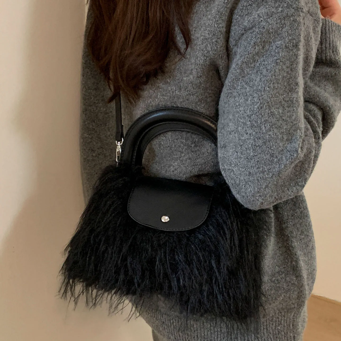 

Women Cute Plush Bag Simple Stylish Autumn Winter New Style Fashion Versatile Small Square Bag PU Handheld Design Crossbody Bag