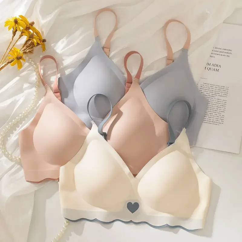 

Breathable and Lightweight Seamless Bra Scallop Teenager Trim Heart Wireless Candy Color Training Bra Comfort Push Up Bralette