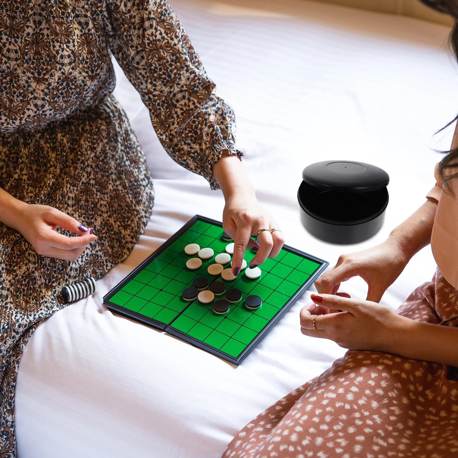 

Go Chess Pieces Storage Pot Plastic Chess Stones Holder Black White Compact Durable Easy Carry Design Clean Cover