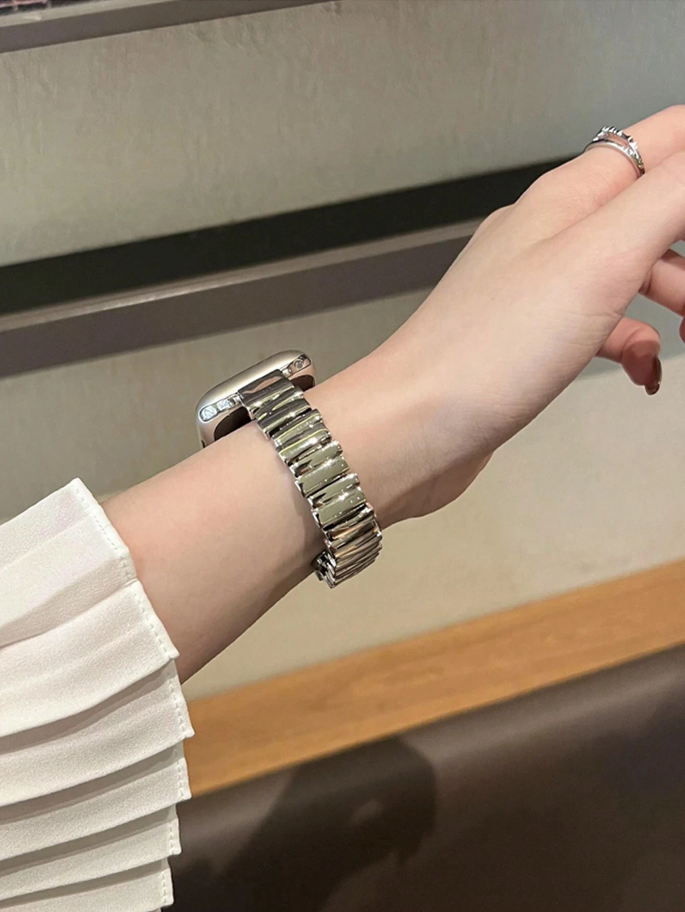 رقيقة عدم انتظام حزام معدني ل سوار ساعة يد آبل 45 مللي متر 44 49 38 40 42 41 مللي متر النساء سوار المعصم لسلسلة iWatch 9 8 7 6 SE 5