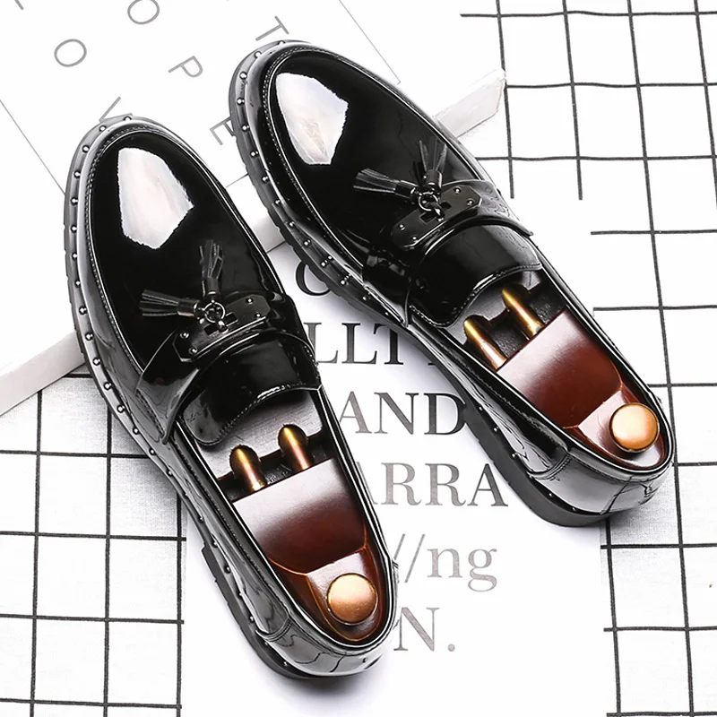 Italy Luxury Brand Loafers Men Shoes Tassel Men Designer Shoes British Style Lacquered Leather Shoes Thick Bottom Wedding Shoes