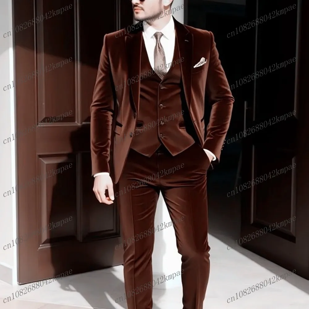 

Новый темно-коричневый бархатный мужской костюм, деловой костюм для жениха, жениха, свадебной вечеринки, выпускного вечера, мужские смокинги, комплект из 3 предметов, пиджак, жилет, брюки
