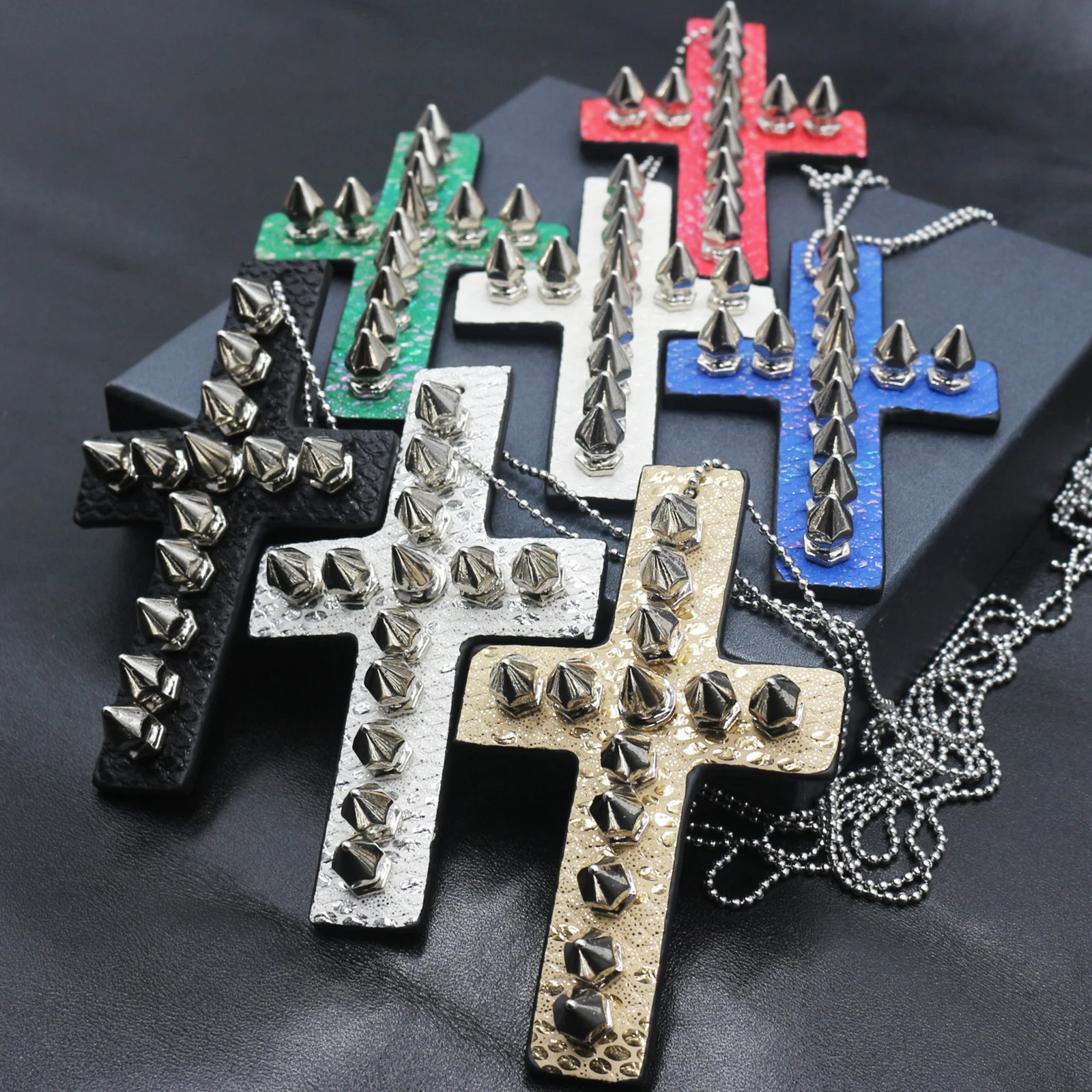 대형 가죽 리벳 라인석 크로스 초커, 히피 목걸이, 고스 펑크 여성 패션 성명, 십자가 참 주얼리 선물