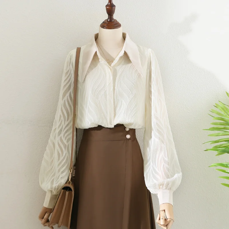 

Lace Vintage Women Shirts Beige 2022 Turn-Down Collar Lantern Sleeved Elegant Office Lady Outwear Tops