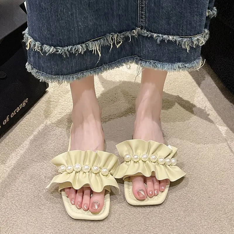 

Women's Summer Faux Pearl Decor Ruffle Trim Flat-Bottomed Flip-Flops Solid Color Open Toe Beach Sandals Size 35-42