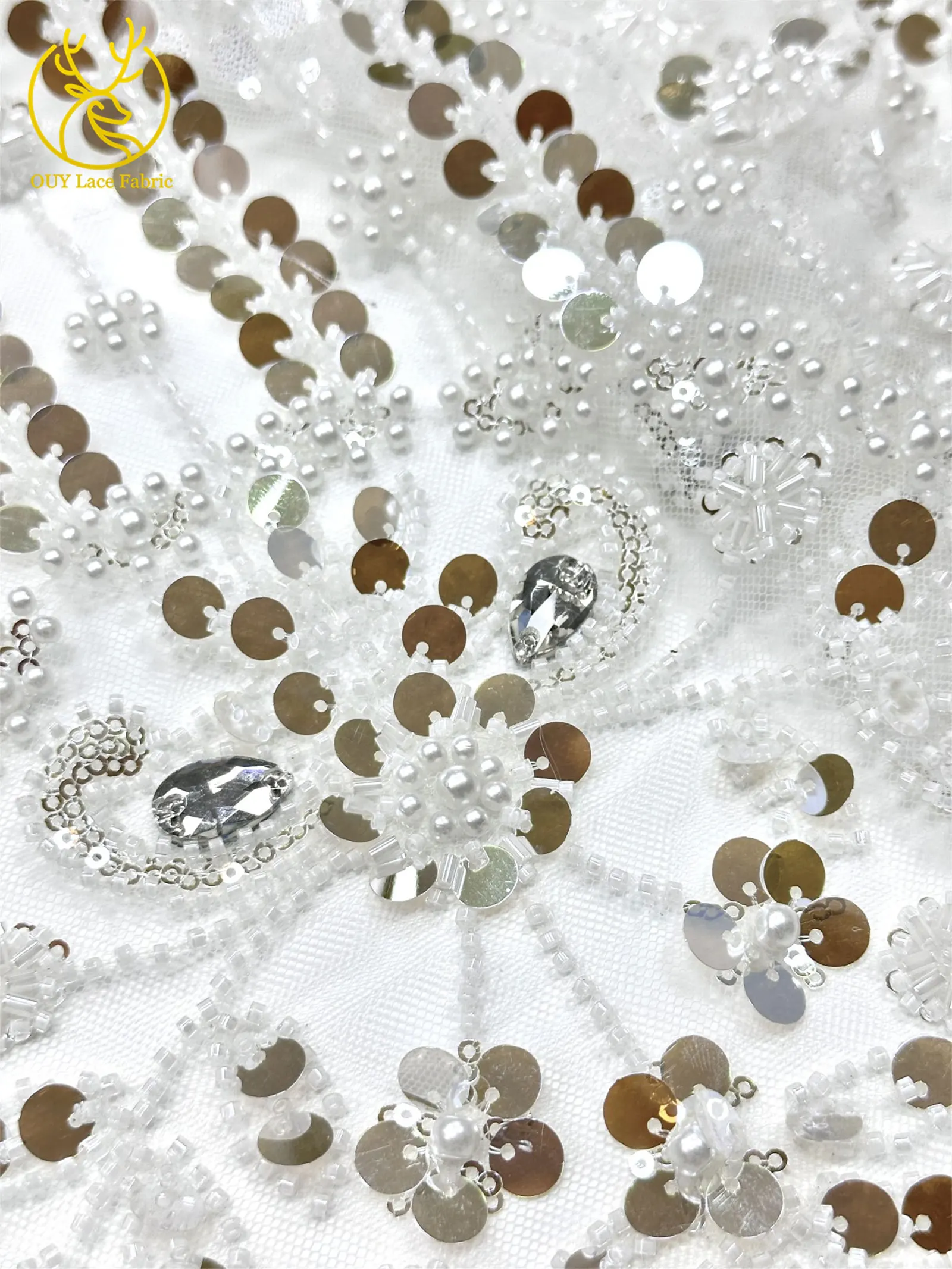 Afrikanischer Spitzenstoff in Traubenlila, französische Pailletten, bestickte Spitze, glitzernde Strass-Spitze für Brautkleider zum Nähen – Detail 10