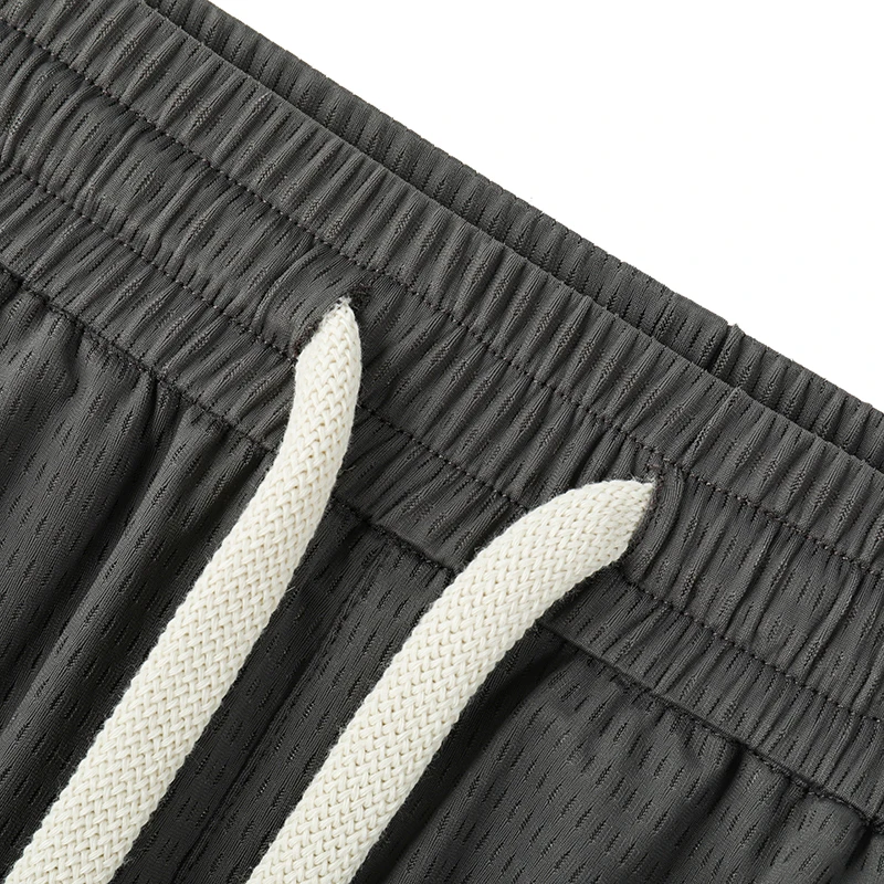 속건성 아이스 실크 드레이프가 적용된 남성용 여름 메쉬 스포츠 반바지는 농구, 축구 및 가족 나들이에 적합합니다.