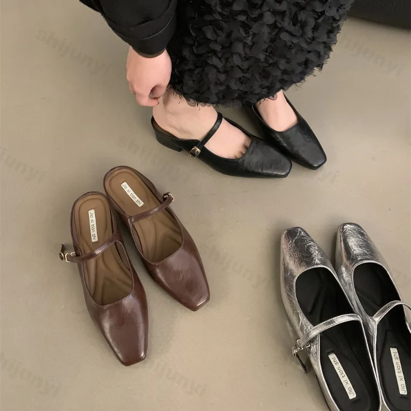 Женские дизайнерские сандалии Мэри Джейн, серебристые полутапочки с острым носком, шлепанцы, Летние Повседневные Классические мюли, обувь на плоской подошве, 2025