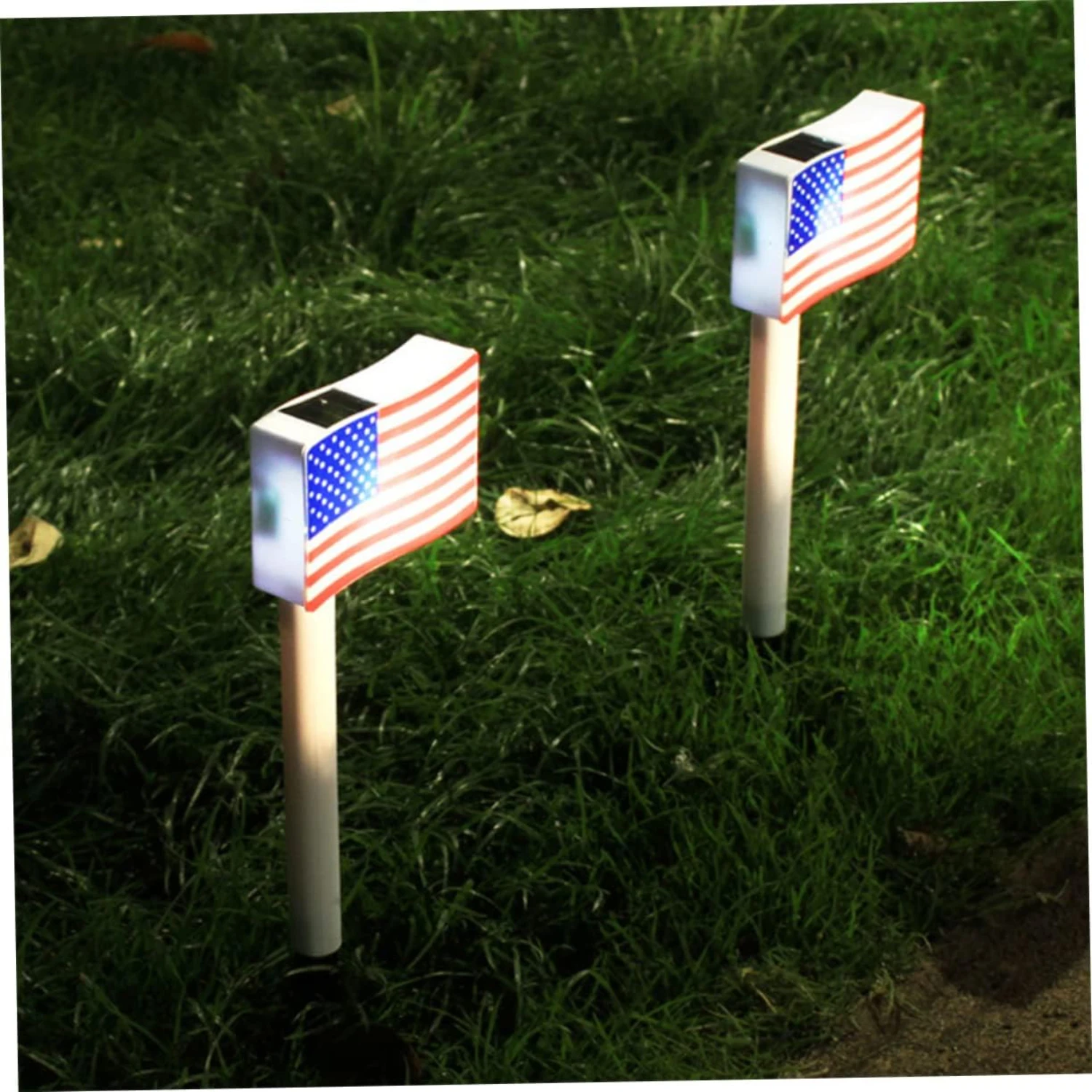 Weatherproof and Reliable Solar Patriotic Independence Day Landscape Light - Enhancing Driveways, Yards, and Lawns with Durable 