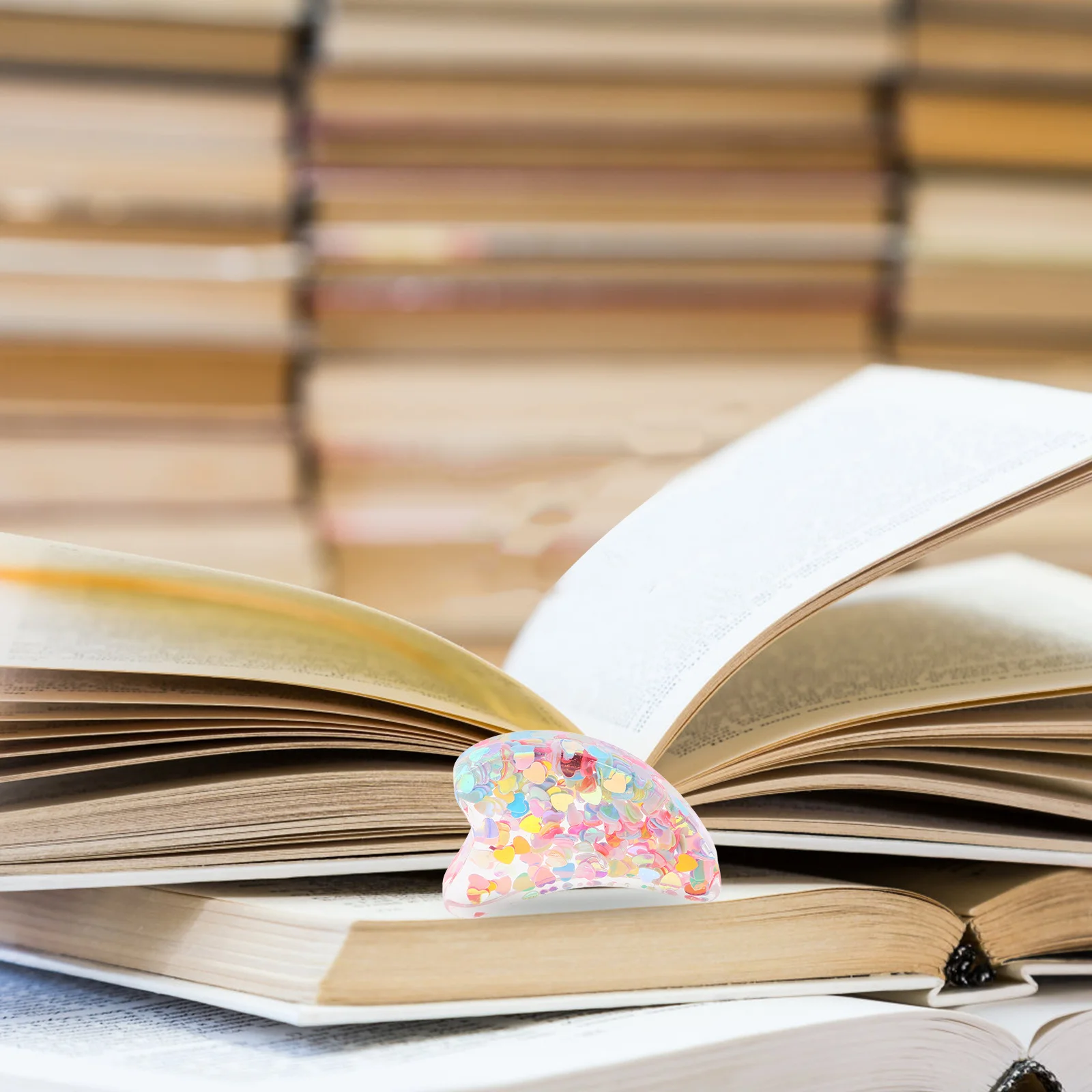 

Heart Bookmark Multifunctional Book Page Holder Smooth Finger Bookmark for Readers Portable Convenient Reading Accessories