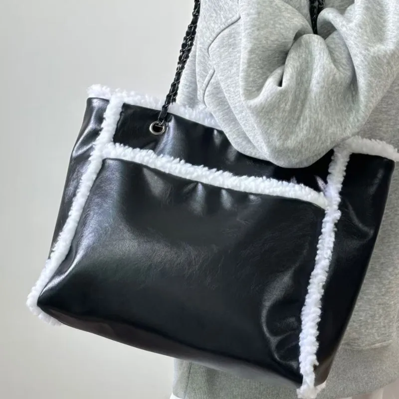 

Retro Faux Shearling Black Tote Bag Women Chain Plush Leather Large Capacity Shoulder Bags Ladies Fashion Commute Crossbody Bag