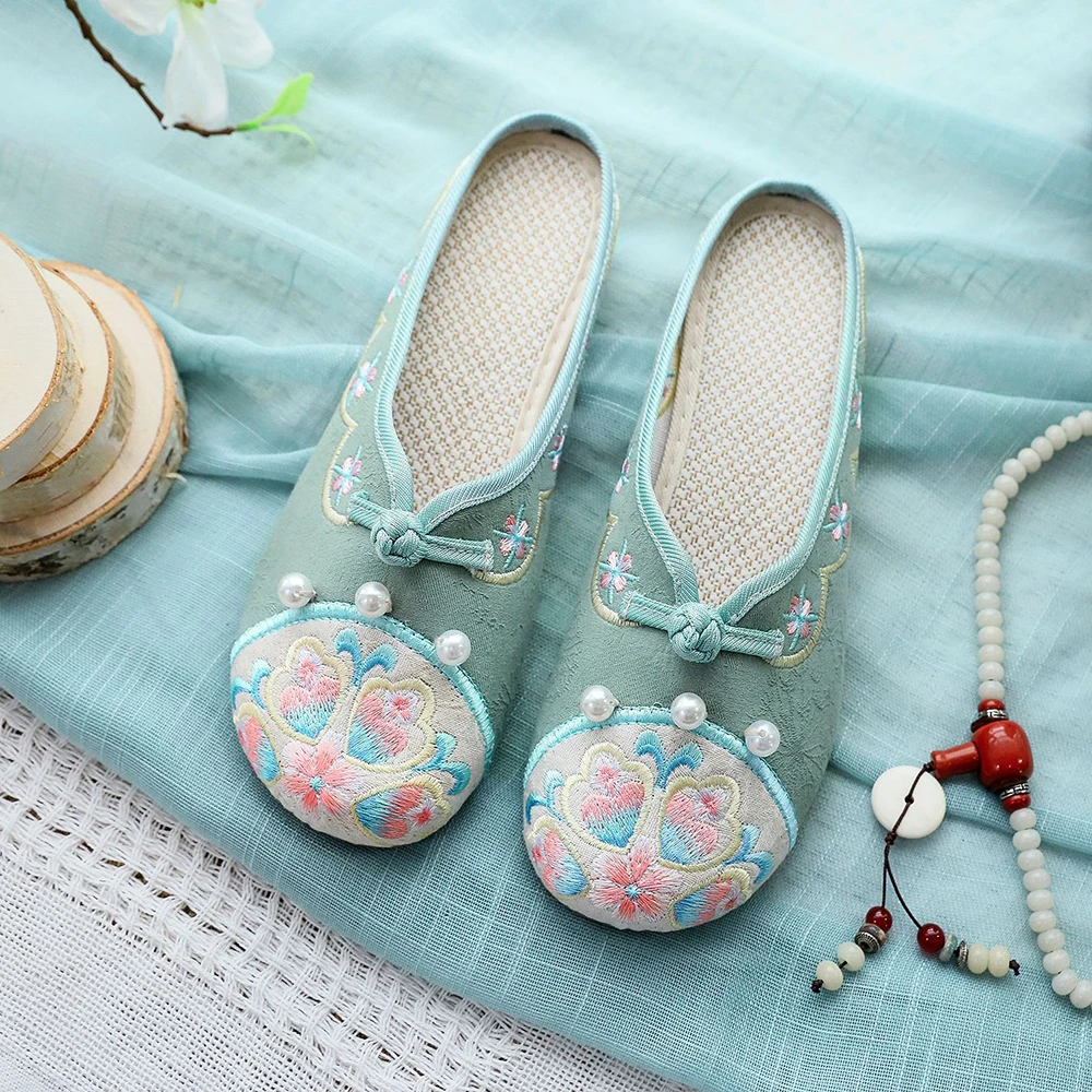 Veowalk Women Soft Cotton Fabric Embroidered Closed Toe Slippers Retro Ladies Casual Comfortable Mules Home/Outside Shoes
