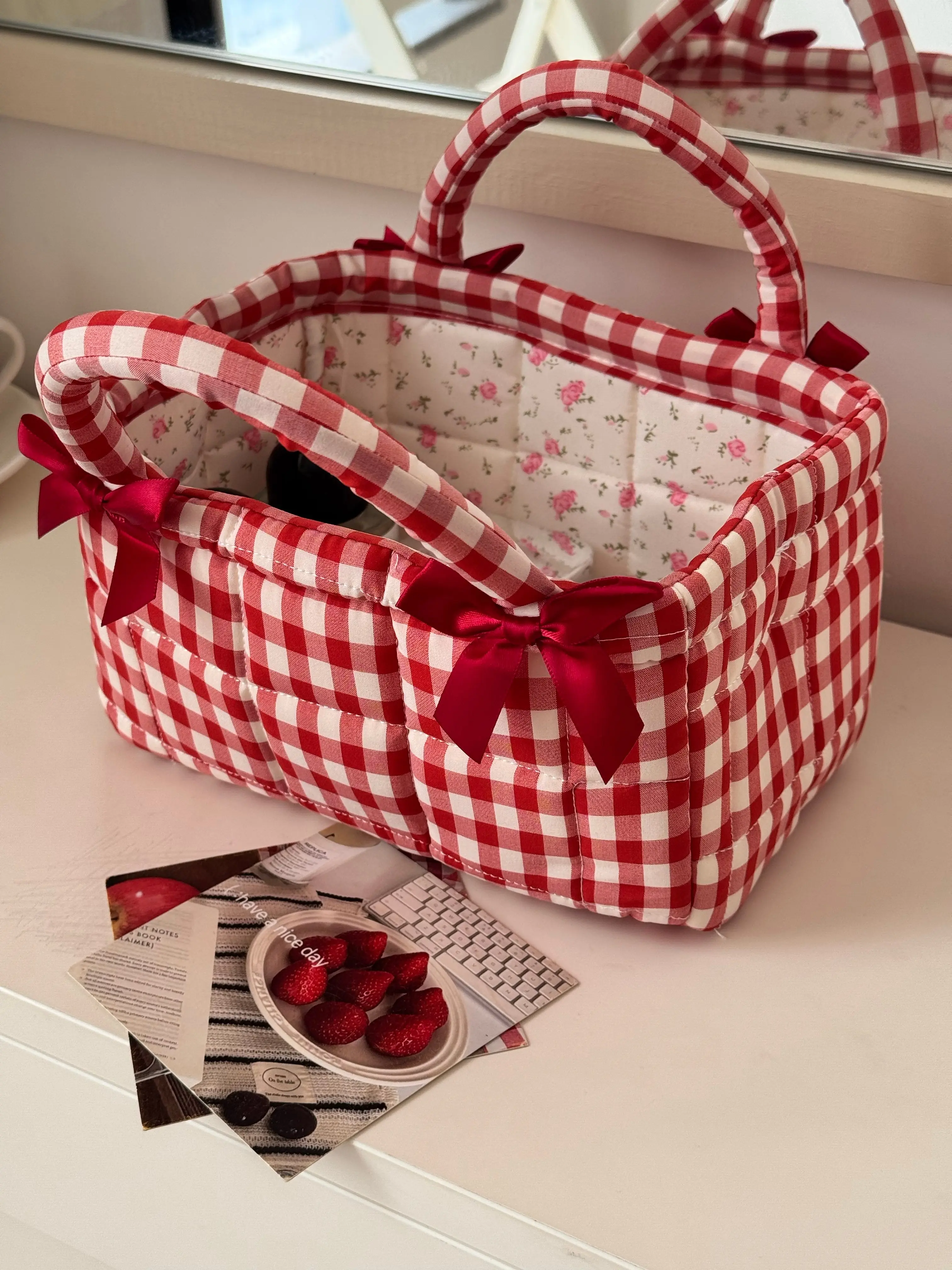 Small Grid Organizers Basket With Handle Portable Home Room Makeup Small Storage Basket For Snack Clothes Toys Storage Basket