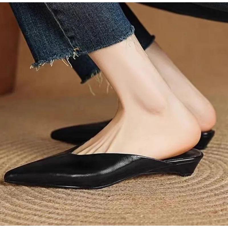 

Дизайнерские модные шлепанцы с острым носком, женские босоножки на низком каблуке с открытой пяткой, женские элегантные модельные шлепанцы, удобные женские туфли-лодочки