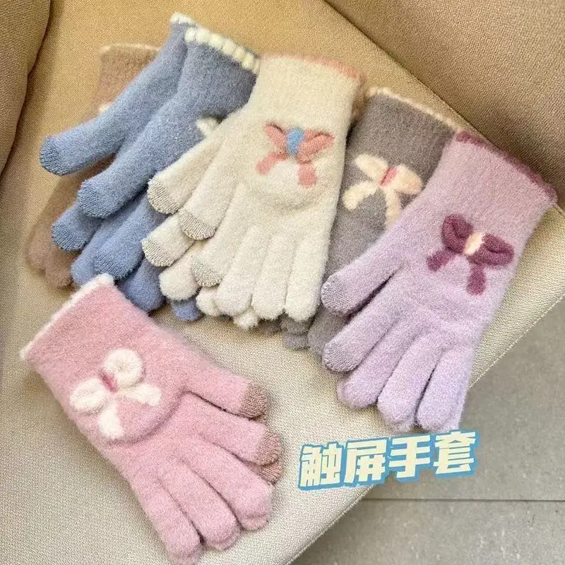 

2025 Новые вязаные перчатки с сенсорным экраном для девочек, чтобы сохранить тепло осенью и зимой, с пятью пальцами, милые для студентов зимой.