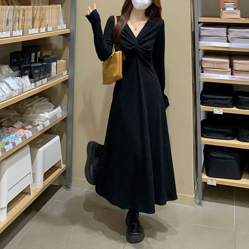 

French Style Stylish Folds Dresses 2024 Autumn Winter Solid Color Female Clothing V-Neck Elegant A-Line Waist Knitted Long Dress