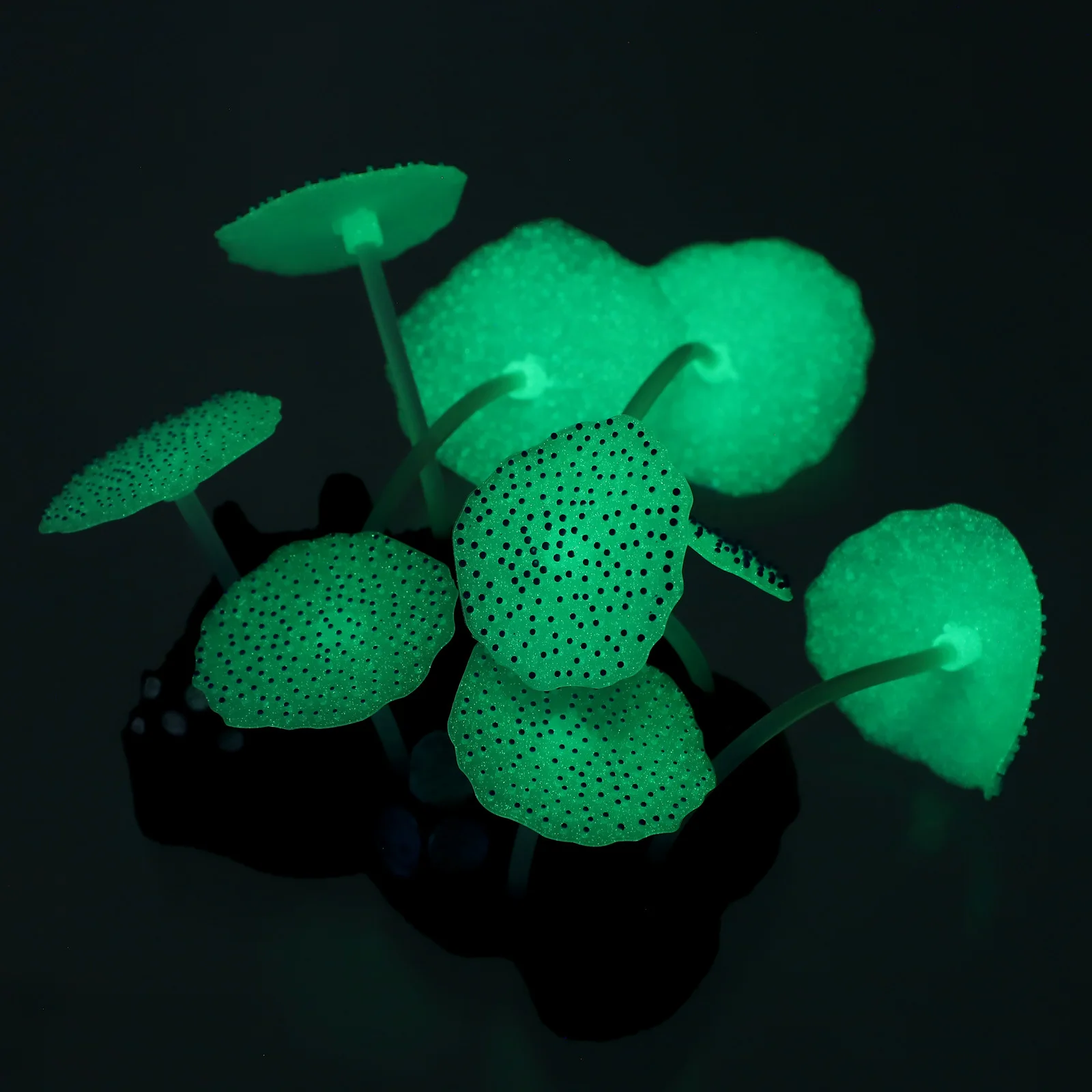

1pc Simulation Aquatic Plant Rockery Lifelike Silicone Fish Tank Decor Aquarium Landscape Accessory Fluorescent Aquatic Plant