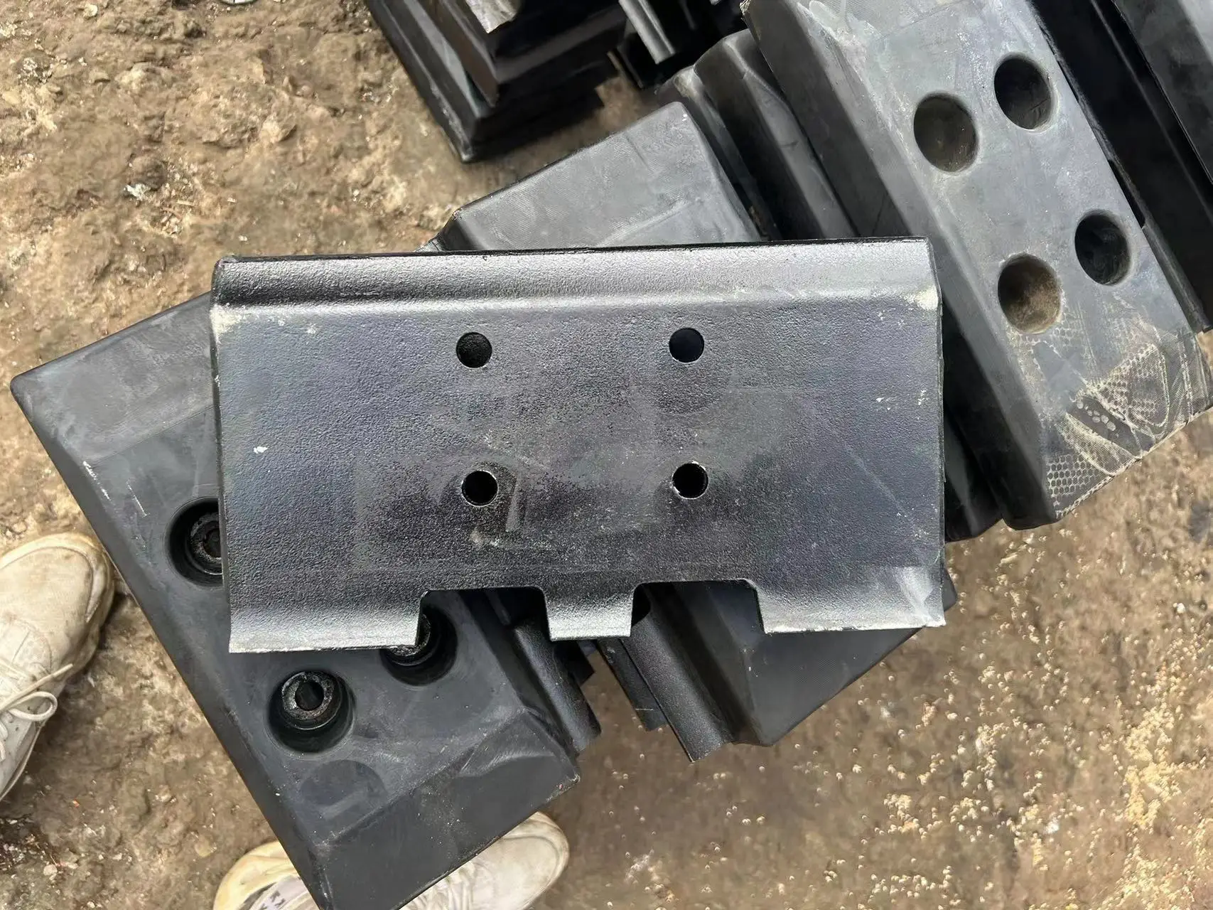 The Best Rubber Track Pads Bolt Track Chain For Road Paving Machine