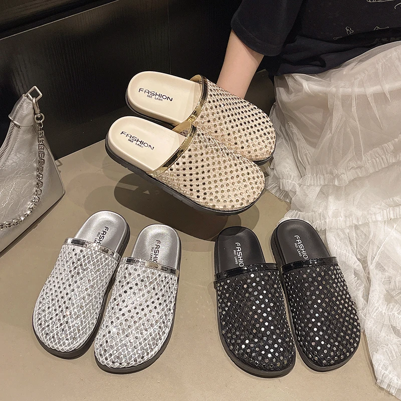 chinelo-feminino-baotou-com-strass-decorativo-novo-estilo-verao-2026-vazado-em-tela-respiravel-sola-plana-antiderrapante