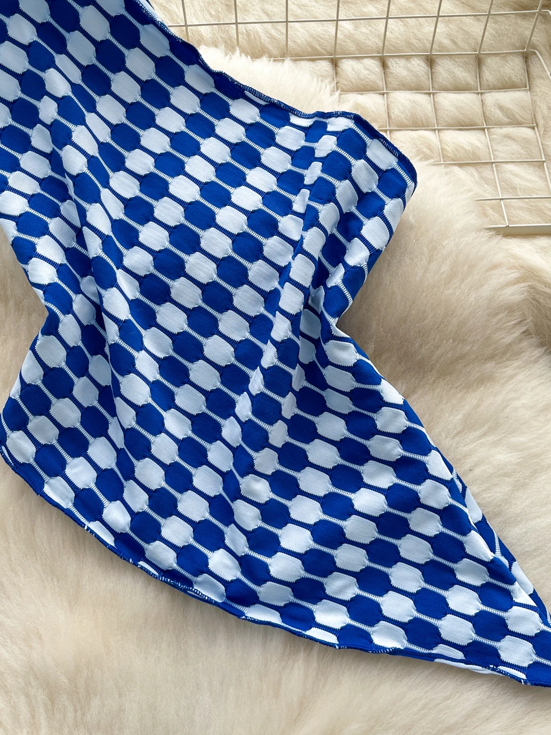 توب أنبوبي فاخر بنقشة مربعات للنساء، تصميم صيفي غير متماثل، قميص أنيق وفريد بياقة جانبية مطبوعة، نمط عملي ضيق #1