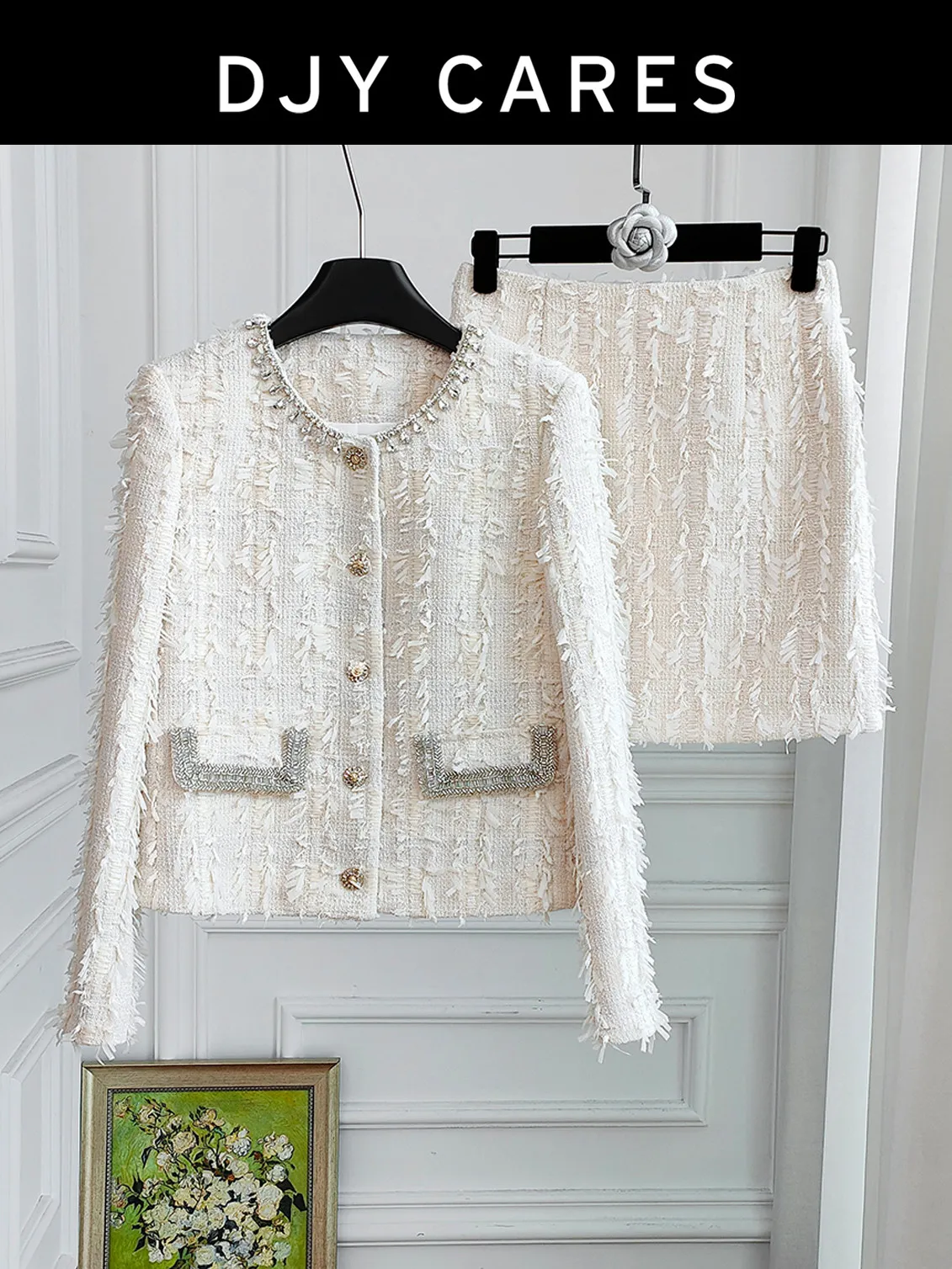 New Elegant coat with heavy feather design, slimming top big size