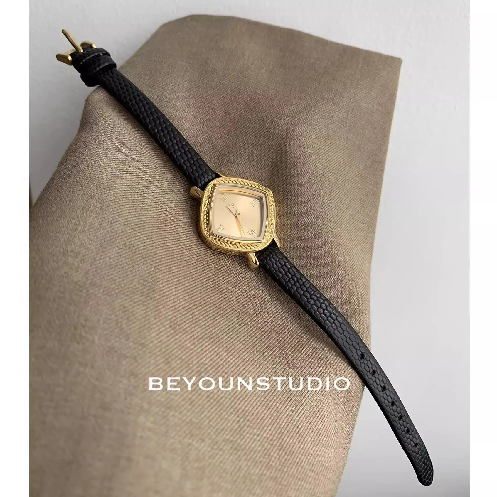 New Design Women'S Leather Strap Watch With Wheat Ear-Shaped BezelVintage Style High-End Quartz Watch, A Perfect Gift For Women.