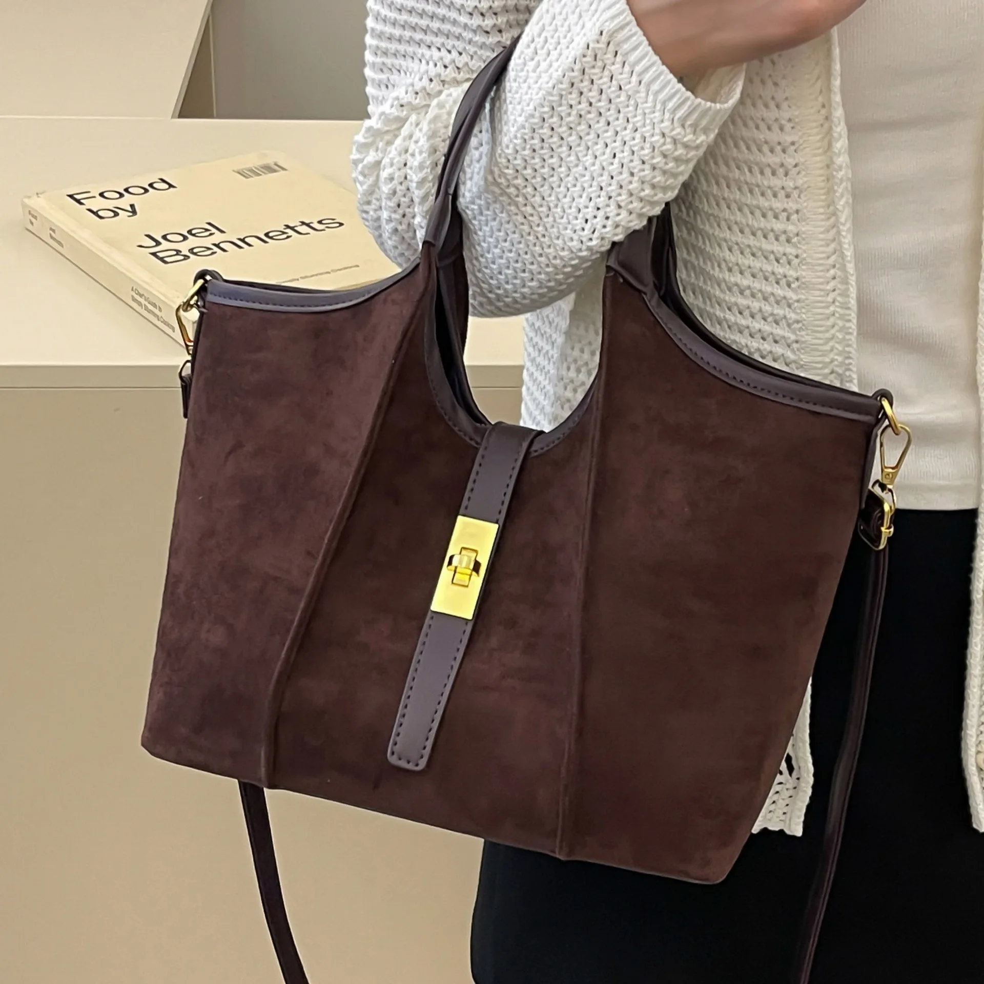 

Женская винтажная сумка подмышки 2025 года, многосторонняя сумка через плечо из натуральной кожи, шикарная сумка в стиле ретро для ежедневных поездок на работу