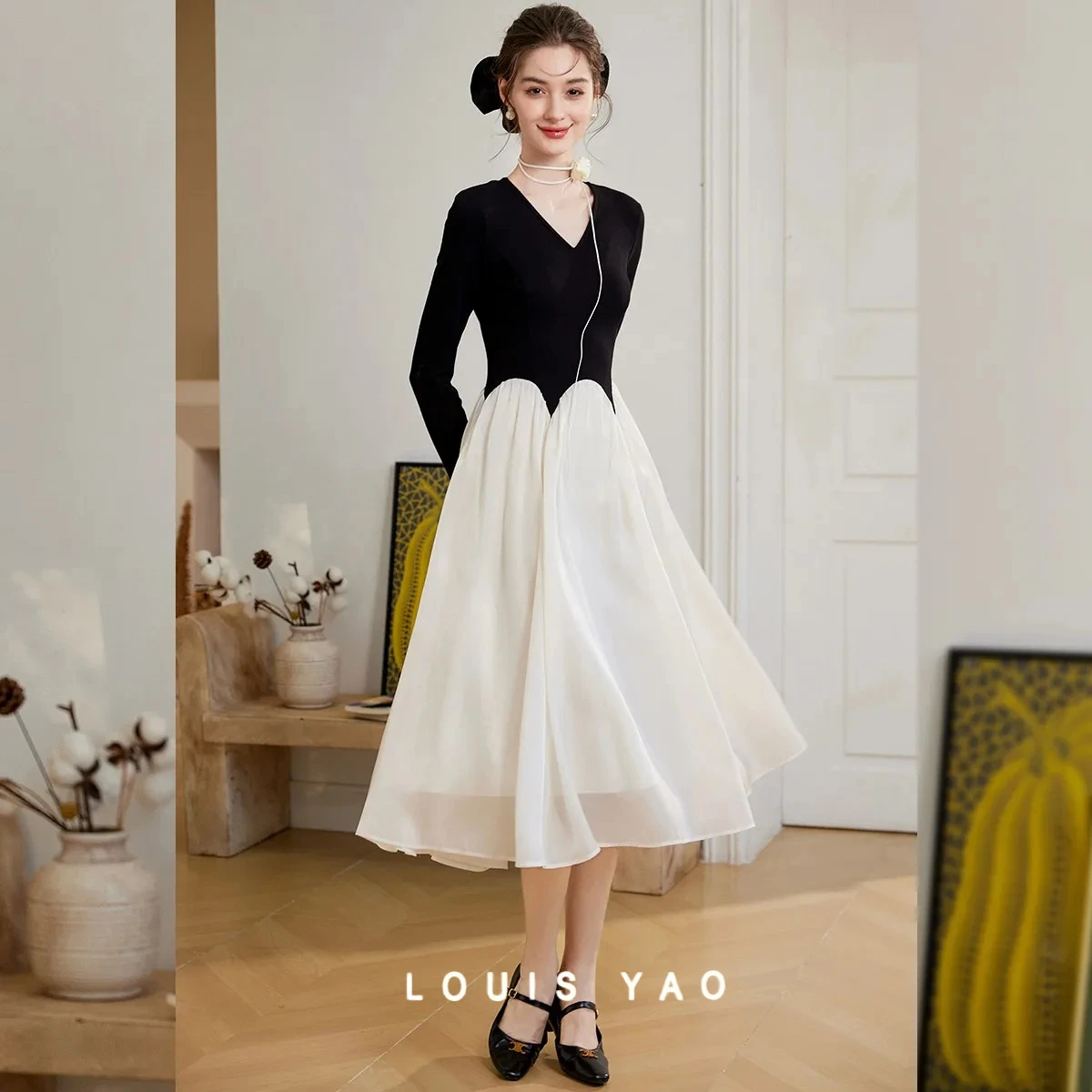 

LOUIS YAO Contrasting Slimming Long Dress 2025 Autumn V-neck Knitted Waist Curved Splicing Long Sleeves Women's Dress New