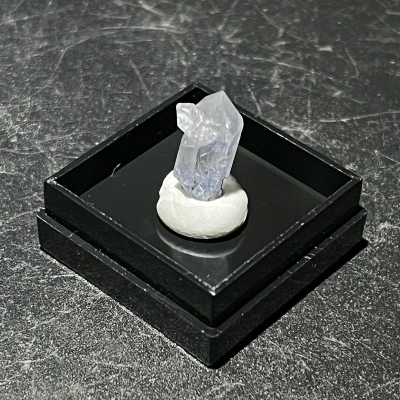 100% Natural Brazilian dumortierite Crystal (can be used as a pendant)can be used as a pendant) box size:27*27*25mm