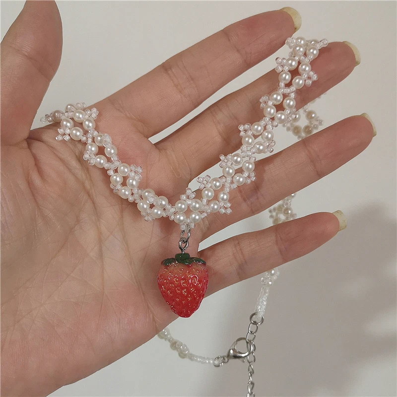 Vintage Aesthetic Cute Strawberry Pendant Handwoven Pearl Flower Choker Necklace Women\'s Holiday Party Jewelry Y2K Accessories