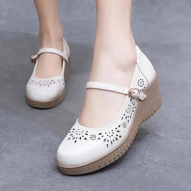 

New Breathable Mid-heel Perforated Sandals with Round Toe and Buckle, Vintage Style Comfortable Women's Shoes for Mothers