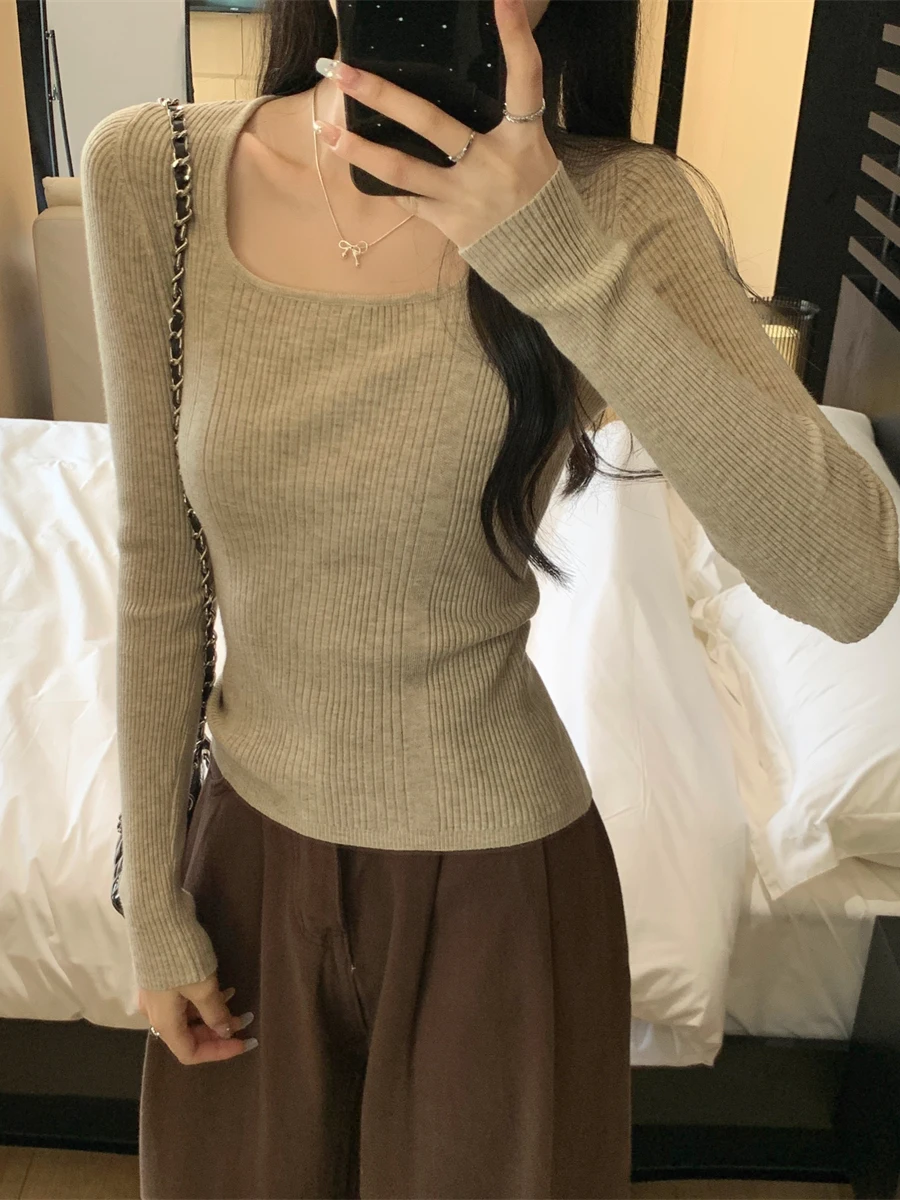 เสื้อสเวตเตอร์ถักทรงสลิมฟิตสไตล์เกาหลีสำหรับผู้หญิง คอเหลี่ยมนุ่ม สวมใส่เป็นเสื้อตัวในได้ ดีไซน์อเนกประสงค์ สีขาว แขนยาว