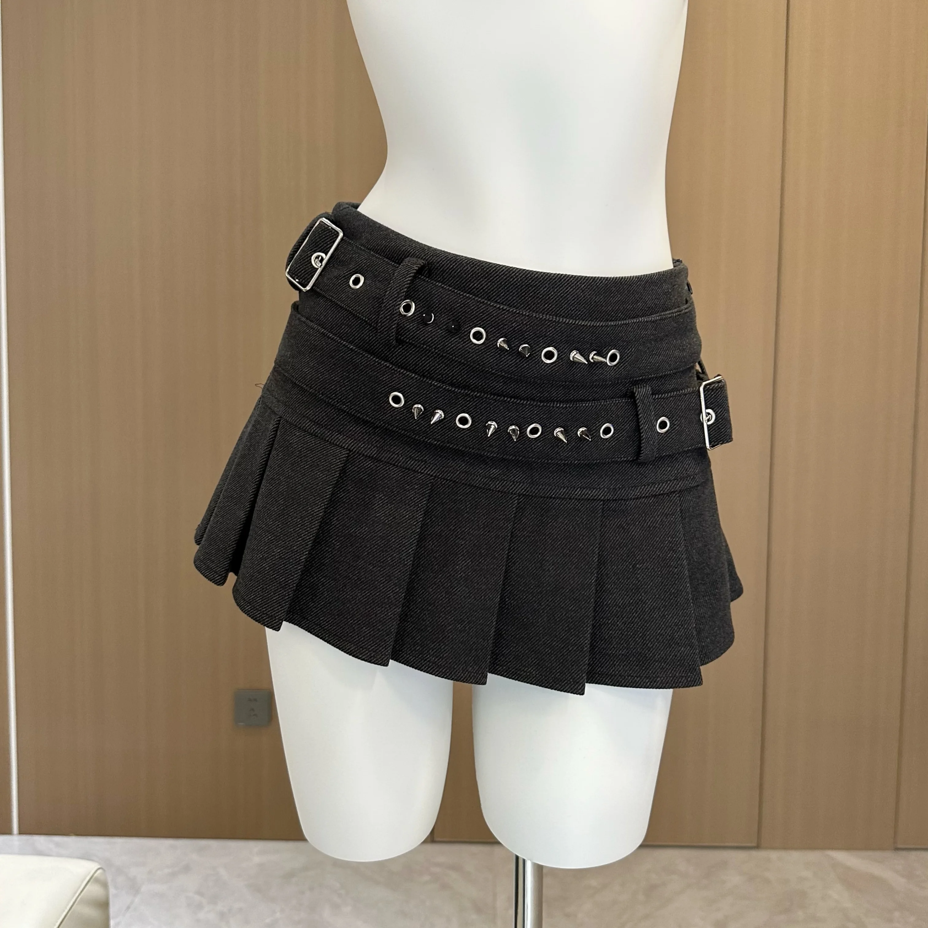 Women's Black Gothic Rivet Mini Skirt Y2K Korean Edition High Street Aesthetics Academy Retro A-line Mini Denim Skirt Clothing