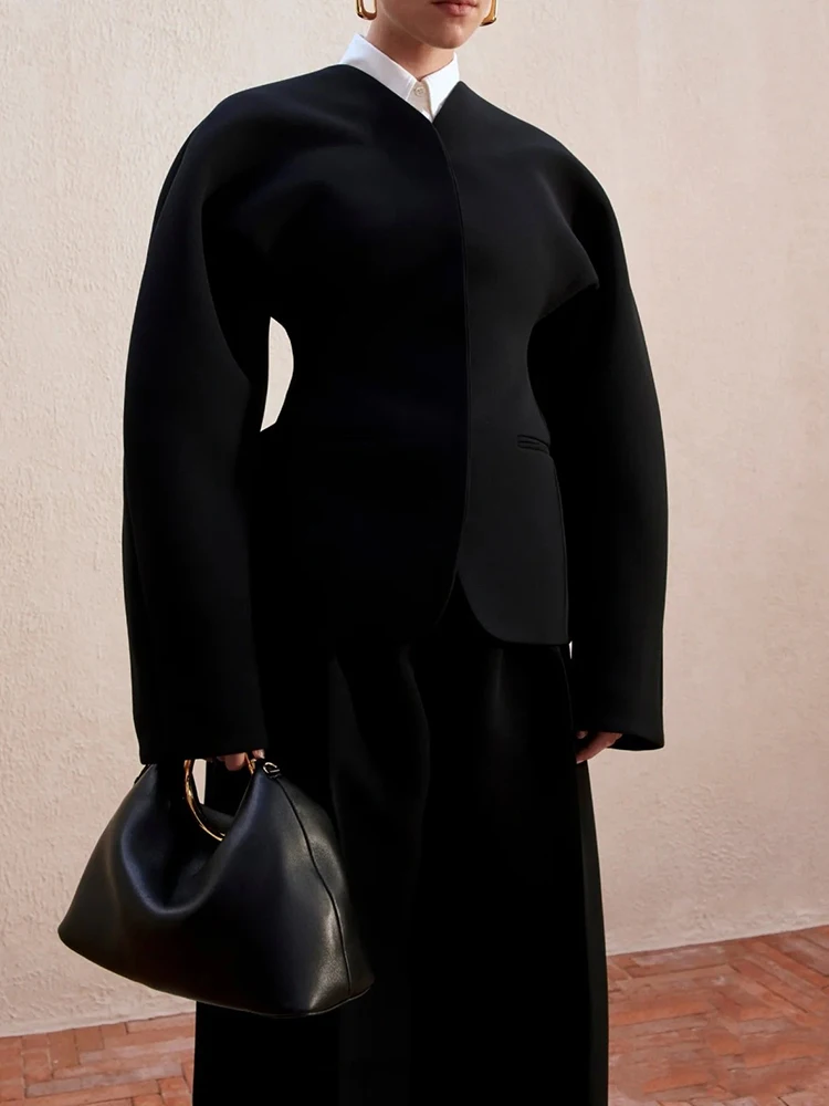 เสื้อแจ็คเก็ตสูทสีดำคอวีสไตล์เรโทร ดีไซน์เฉพาะตัว ทรงเข้ารูปและสง่างาม เหมาะสำหรับใส่ทำงาน สไตล์ใหม่ปี 2025