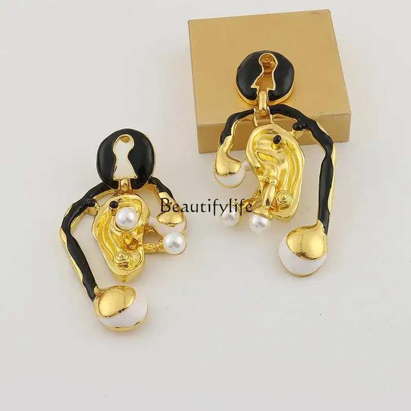 

Vintage oil painting style pearl ear shape stud earrings