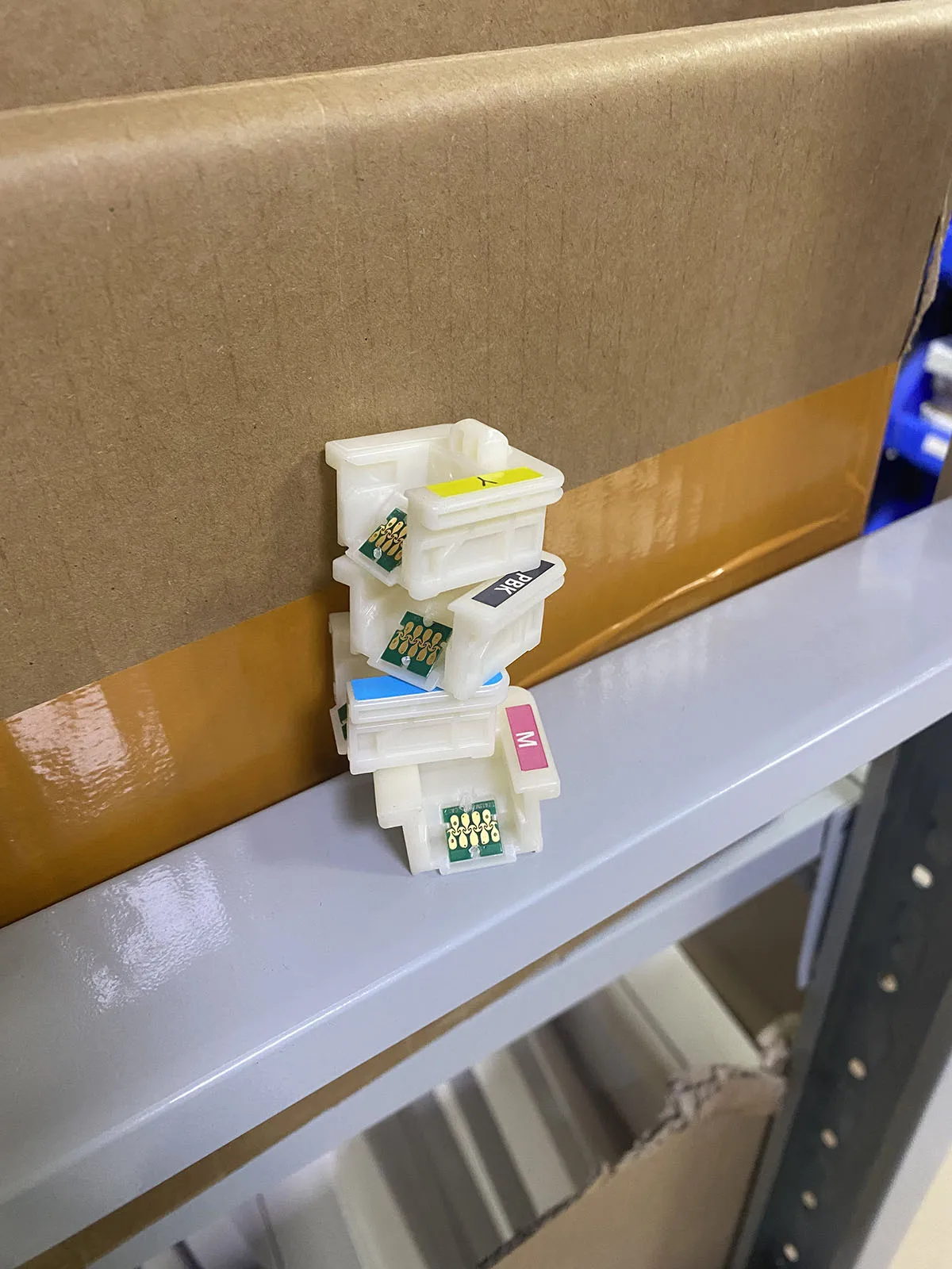 

4PC T7411 T741X Cartridge Chip with holder For Epson SureColor F6000 F6070 F6200 F6270 F7000 F7070 F7100 F7170 F7200 F7270 F9300