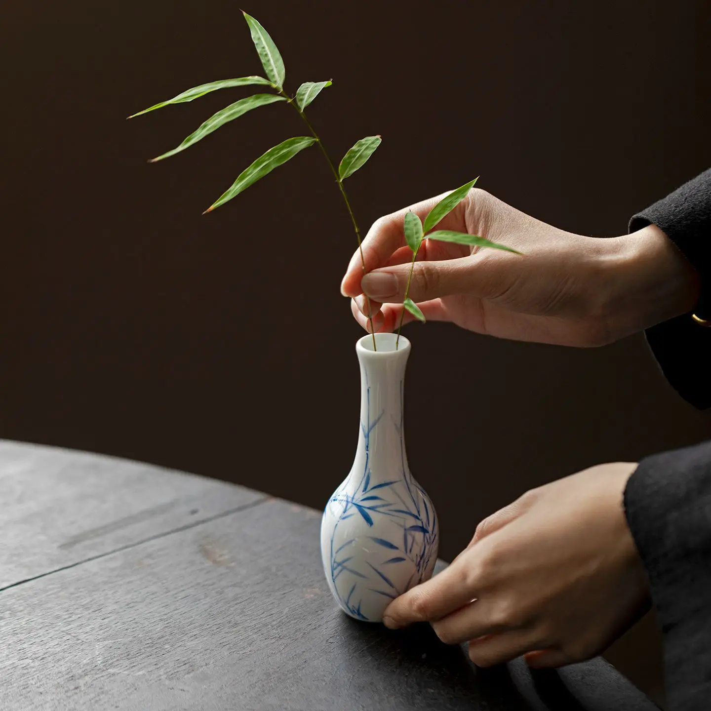 Pure Hand Drawing Blue and White Bamboo Shadow Ceramic Vase Flower Arrangement Hydroponic Pot Tea Table Decoration Home