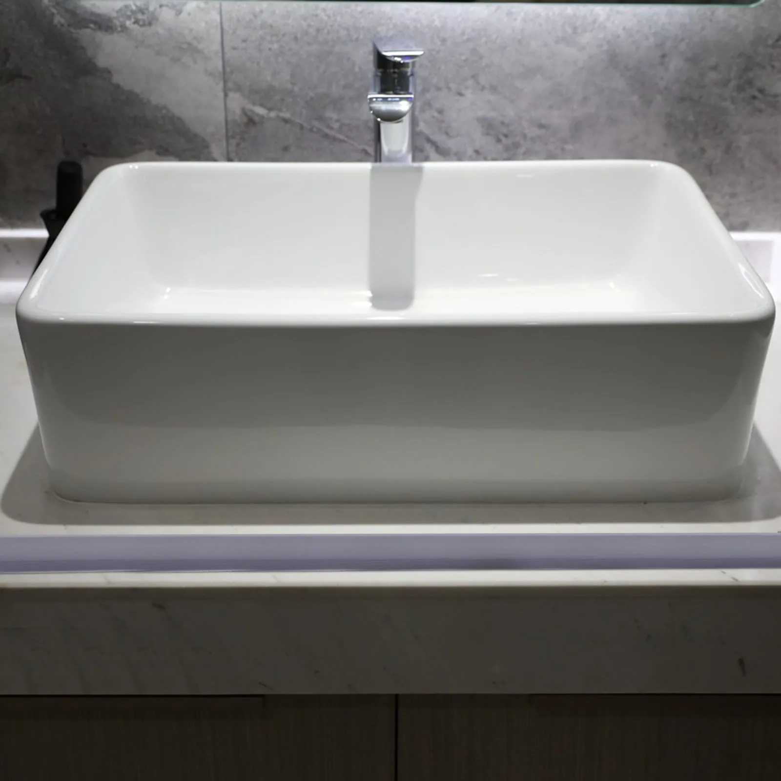 

Waterproof Flexible Bendable Shower Strip Easy DIY Installation Splash Guard for Bathroom Bathtub Kitchen Sink No Tools Required