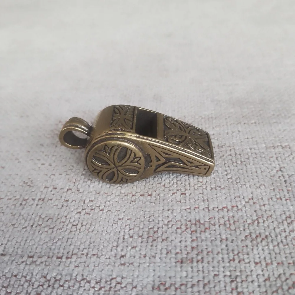 Antique Brass Outdoor Survival Whistle DIY Ornament Miniature Fitting Keychain ring Pendant accessories q0309
