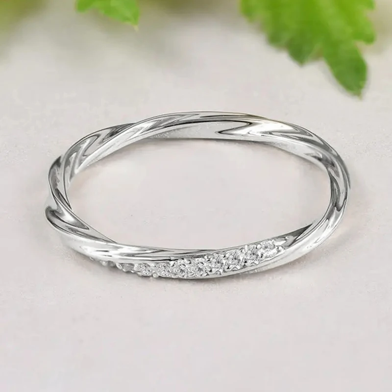 Huitan Einfache dünne Ringe für Frauen, vielseitig, modern, wunderschön, glänzend, kubischer Zirkon, Finger-Accessoires, exquisiter Damen-Party-Schmuck