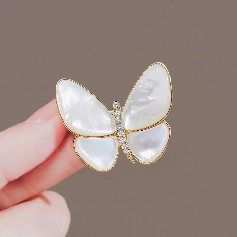 Fashion Temperament Butterfly Brooches for Women Elegant White Acrylic Shell Wings Rhinestone Brooch Pins Clothing Jewelry Gifts